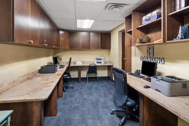 Business Center 74 of 78